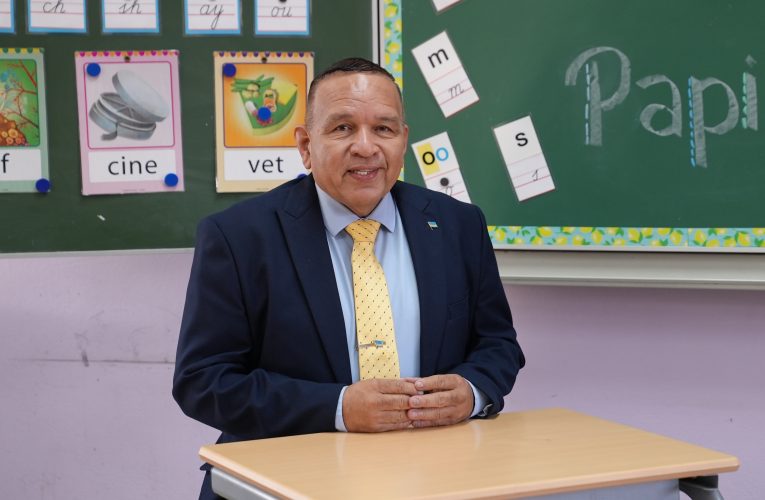 Minister Endy Croes: TA INVITA PUEBLO DI ARUBA PA SINTONISA E SERIE DI PROGRAMANAN EDUCATIVO DI MANEHO DI IDIOMA