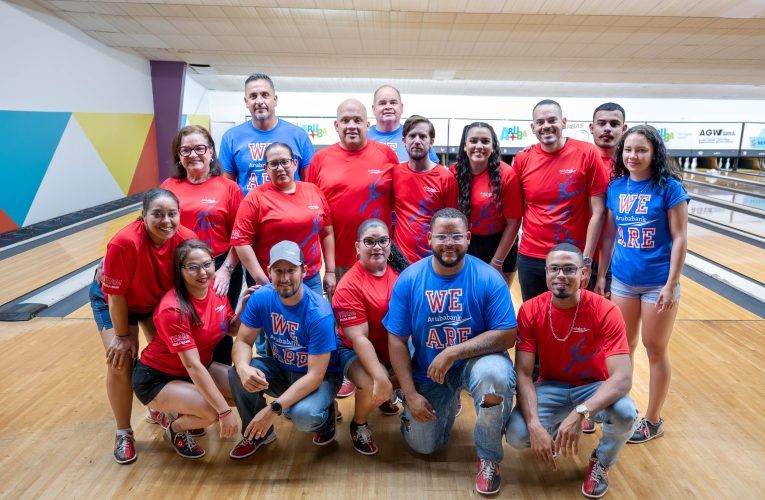 Aruba Bank ta reconoce e exito di su ekipo den torneo di Bowling na 5 Kamp