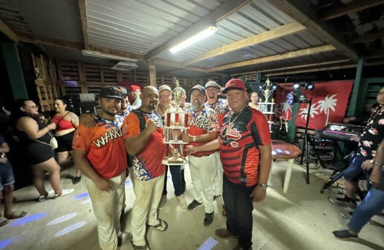 MINISTER ENDY CROES TA FELICITA E EKIPONAN CU A TITULA CAMPEON DI COPA SANTA CRUZ SOFTBALL