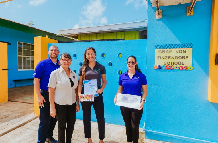 Entrega oficial di parti di Wings of Hope di AAA Scol Graf von Zinzendorf a ricibi 6 smartboard