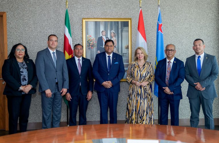 Prome Minister Evelyn Wever-Croes: ARUBA TA MIRA ATRAS RIBA UN BISHITA SUMAMENTE EXITOSO DI PRESIDENT DI SURINAM