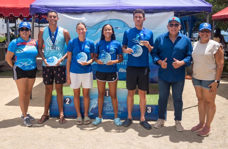 MINISTER ENDY CROES A ENTREGA PREMIO NA E GANADONAN DI OPEN WATER 2024