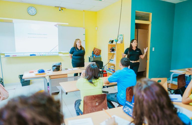 Aruba Bank a comparti informacion balioso cu studiantenan di Ceque College