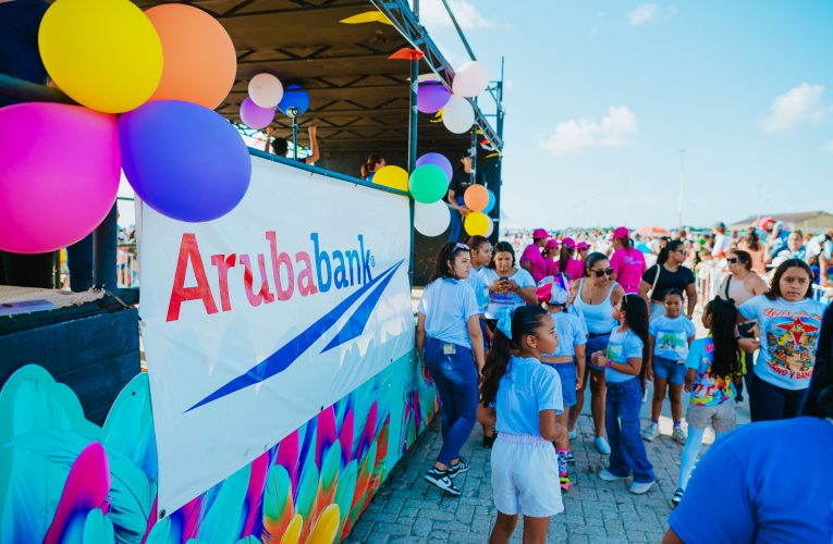 Aruba Bank ta celebra un yegada festivo di Sinterklaas 2024Como un sponsor orguyoso