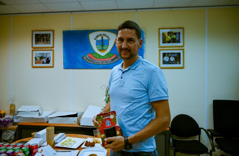 José Henriquez Reyes, Graduado di Universidad di Aruba