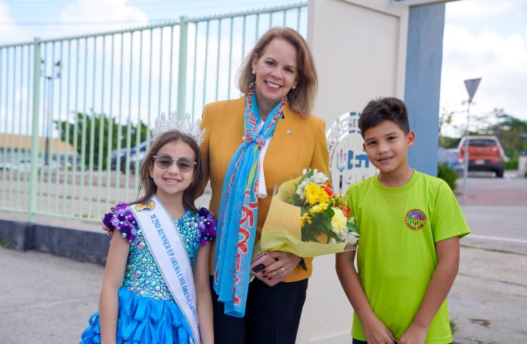 Prome Minister Evelyn Wever-Croes: ALUMNONAN DI MARIA GORETTI COLLEGE KLAS 5 A Y B A RICIBI BISHITA DI PROME MINISTER