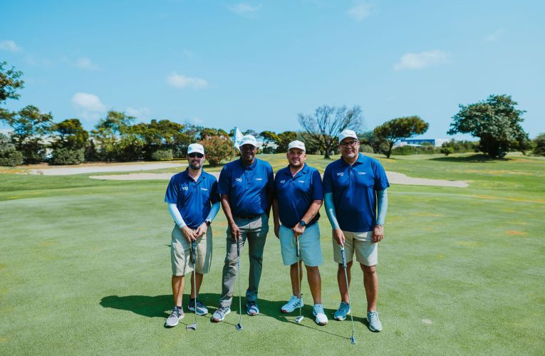 Ekipo di Aruba Bank a participa den e di torneo di golf caritativo anual di Kiwanis Club of Aruba